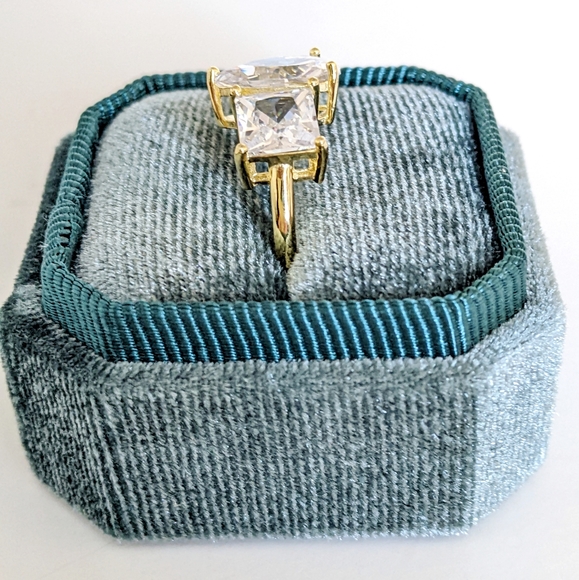 Toi Et Moi Ring Princess & Pear Cut Cubic Zirconia With Velvet Jewelry Box - Picture 9 of 17